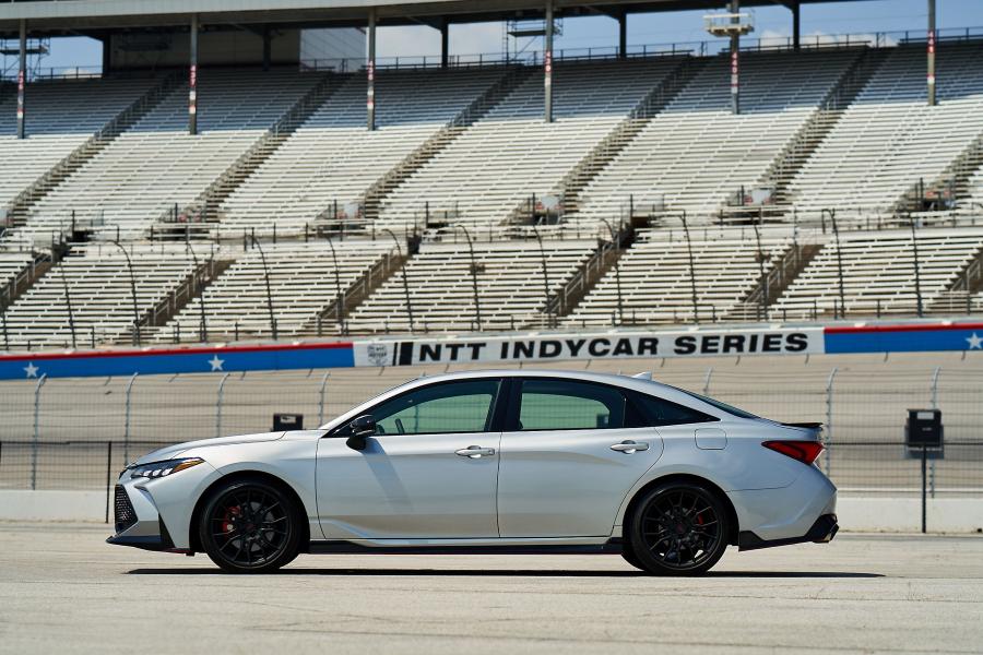  Toyota Avalon TRD 2019 года  (фото 18 из 44)
